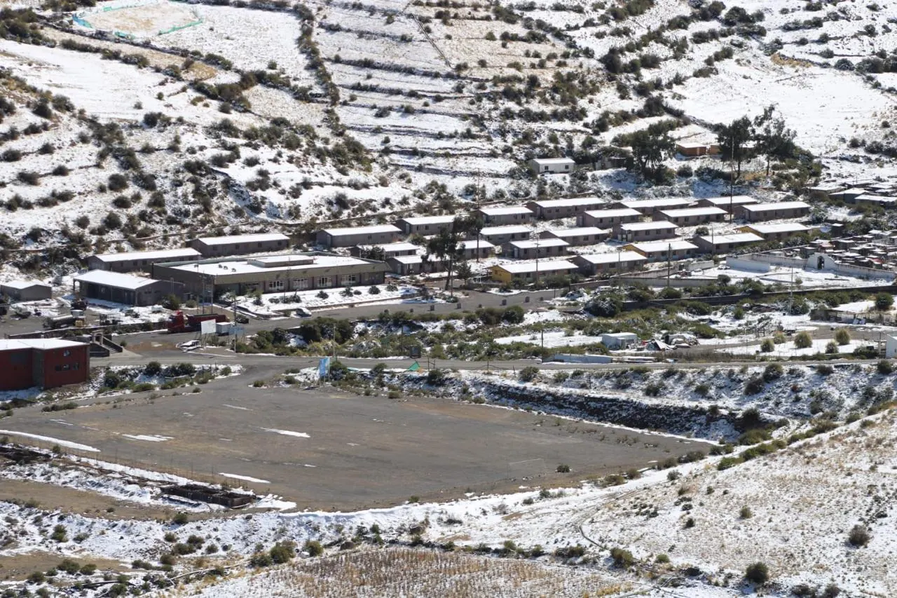 Las terrazas de cultivo de Putre nevadas, vistas desde lo alto