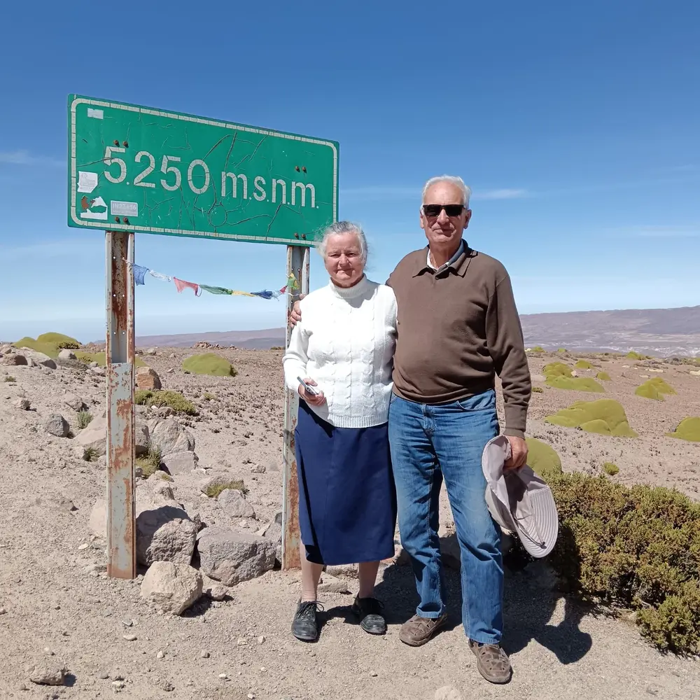 Siegfrid y Waltraud juntos en el cartel de los 5.250 m.s.n.m.